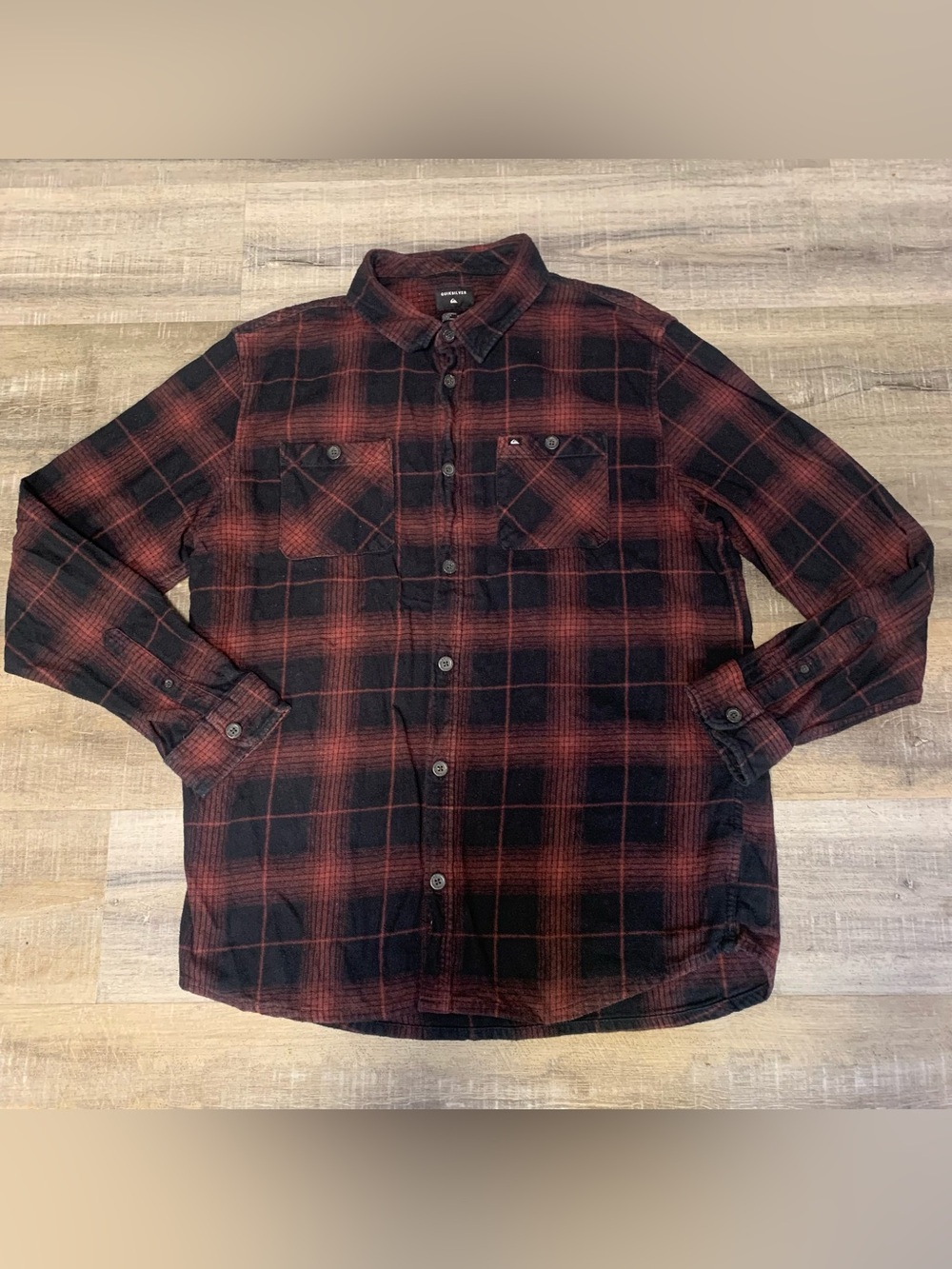 Quicksilver Men’s XL Regular Fit Burgundy & Black Plaid Flannel Button Up Shirt